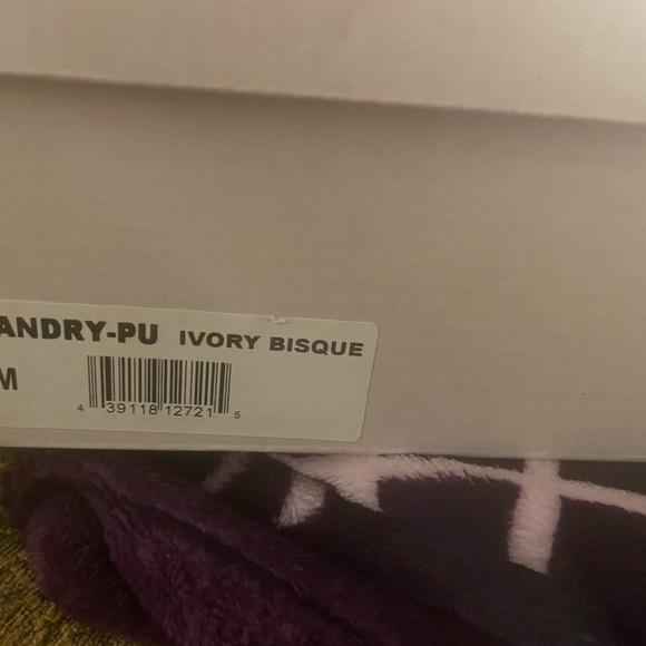 Cream heeled Sandel, very comfortable, wrap around the ankle, only worn once. - Picture 3 of 3